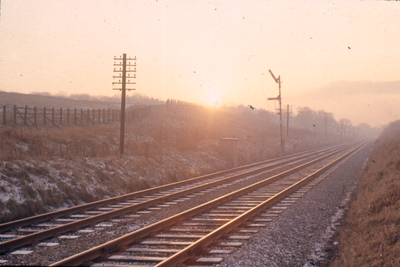 Railway signals at foot of Hard Platts