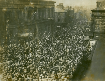 Crowds on Manchester Road, Burnley welcome Cup Winners
