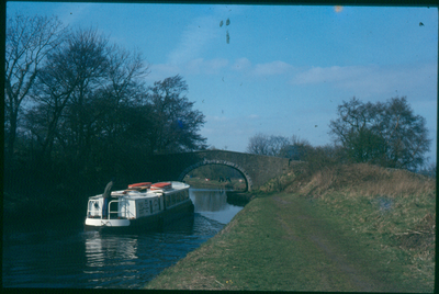 Cruising on Leeds and Liverpool Canal