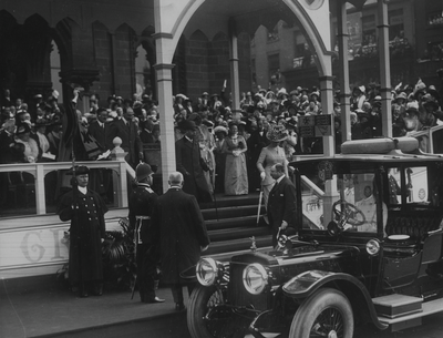 Visit of George V and Queen Mary: leaving the Town Hall, Market Place, Preston