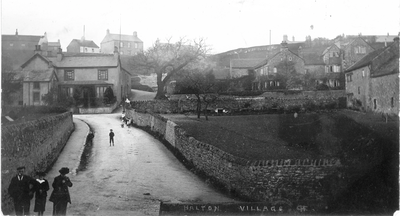 Halton Village, Halton