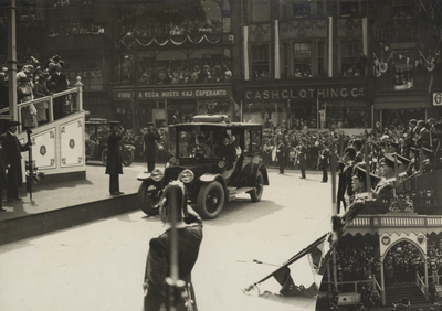 Visit of George V and Queen Mary: scenes in the Market Place, Preston