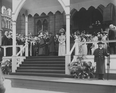 Visit of George V and Queen Mary: presentation, Town Hall, Market Place, Preston