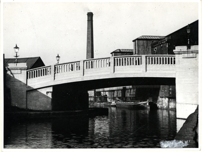 Carr Road bridge over Leeds Liverpool canal
