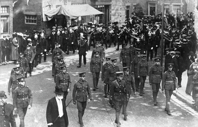 Members of the Territorial Army at Leyland Cross, Towngate