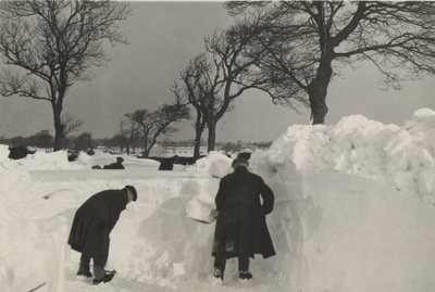 Clearing deep snow, Thornley, Longridge