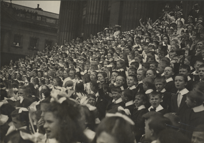 Visit of George V and Queen Mary, school children on the library steps, Market Place, Preston
