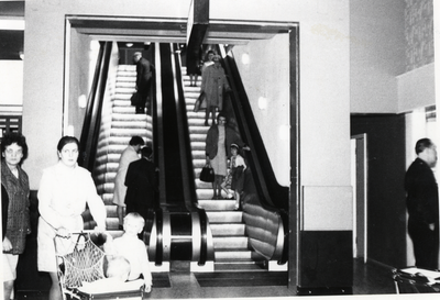 Escalators from Market Hall to Mall, Arndale Centre