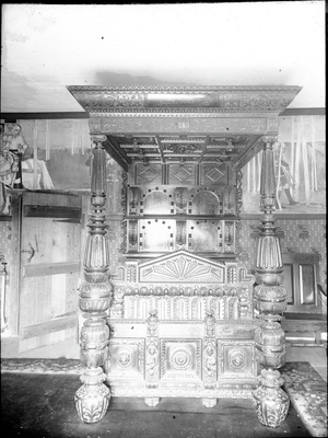 Waddington Old Hall -
Four Poster Bed.