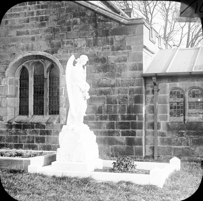 Churchyard monument, Waddington
